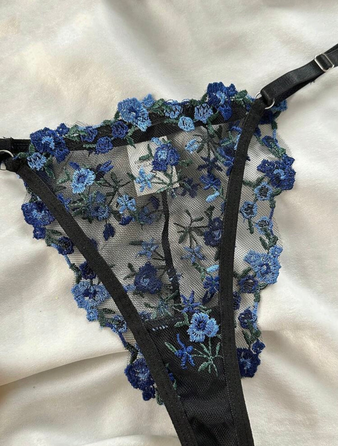 Coordinado con bordado floral