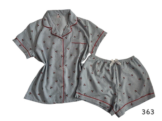 Pijama de cuadros con cerezas
