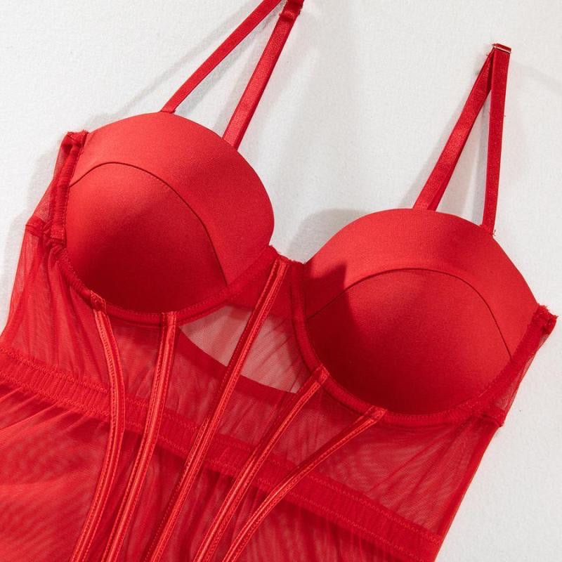 Tipo bustier con liguero