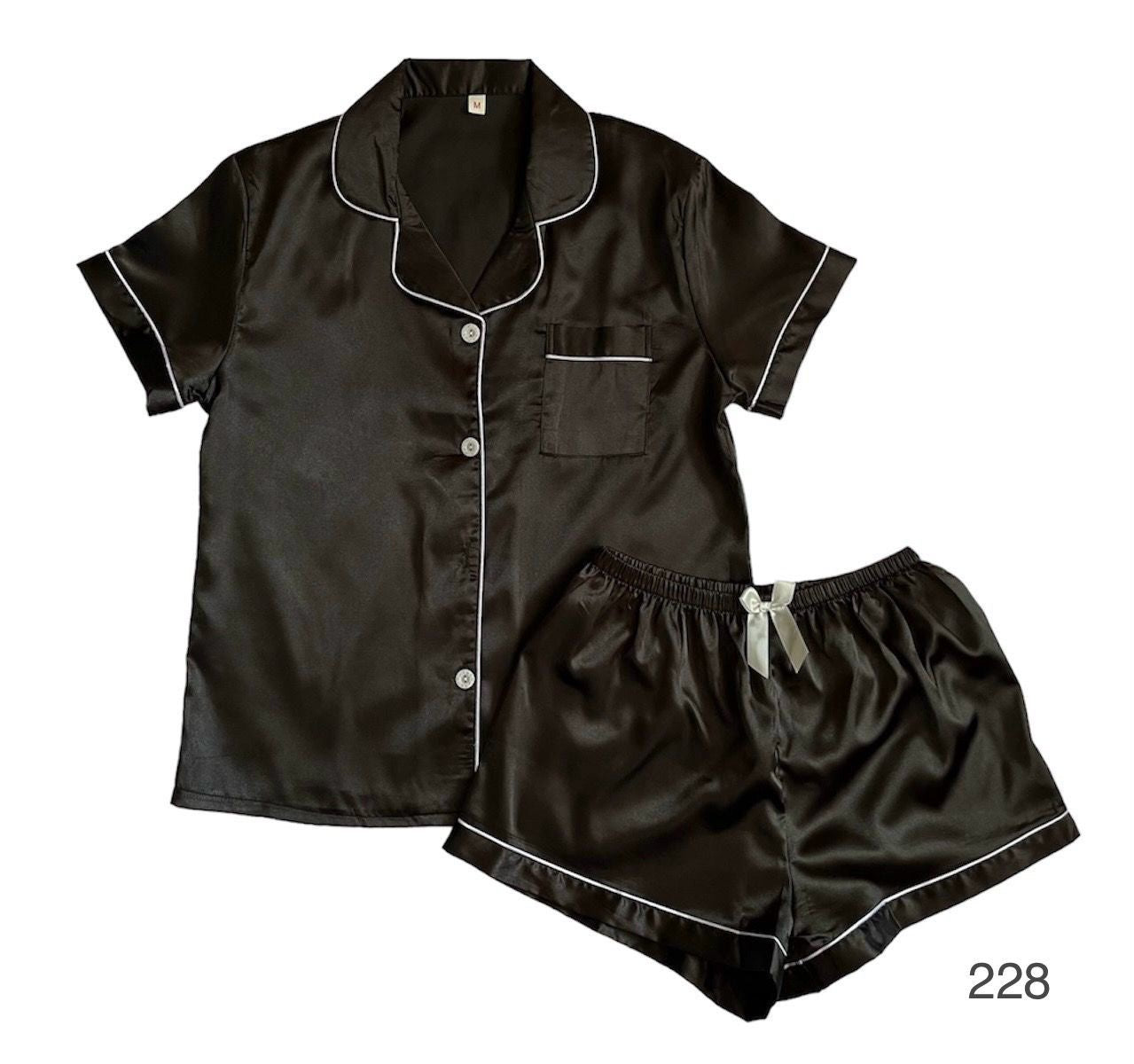 Pijama con moño decorativo