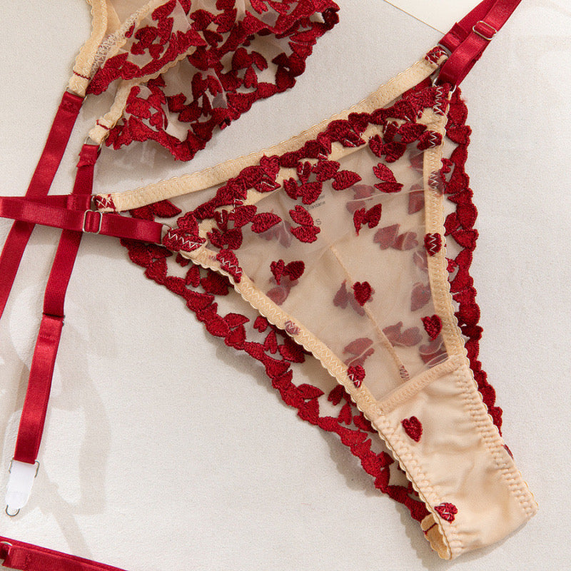 Coordinado con bordado de corazones