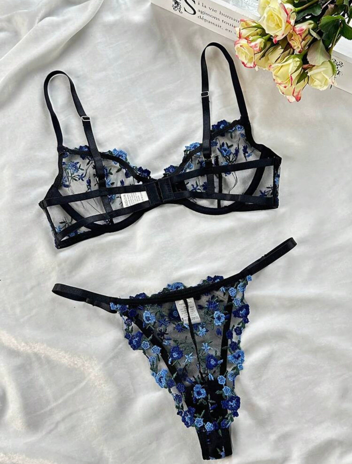 Coordinado con bordado floral
