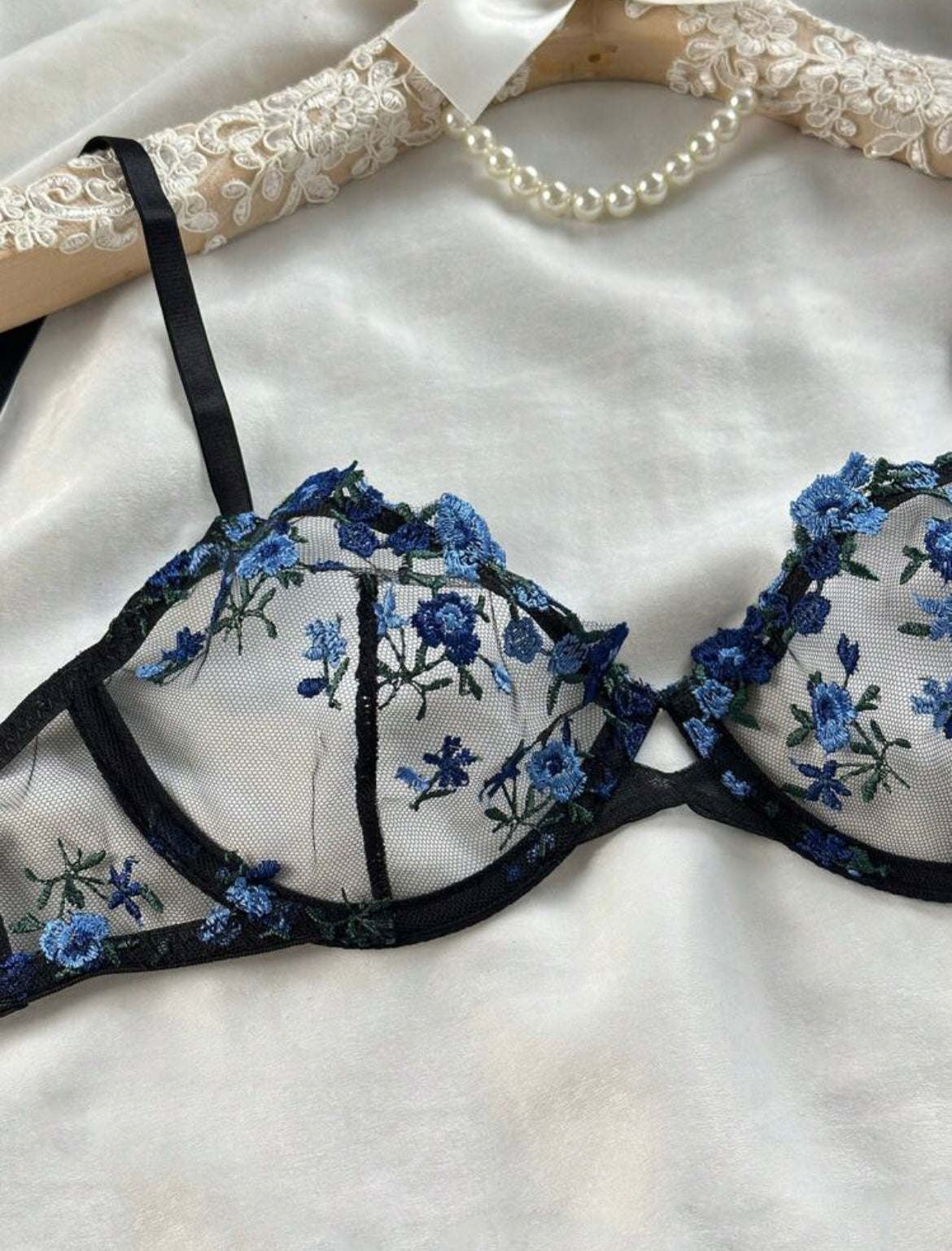 Coordinado con bordado floral