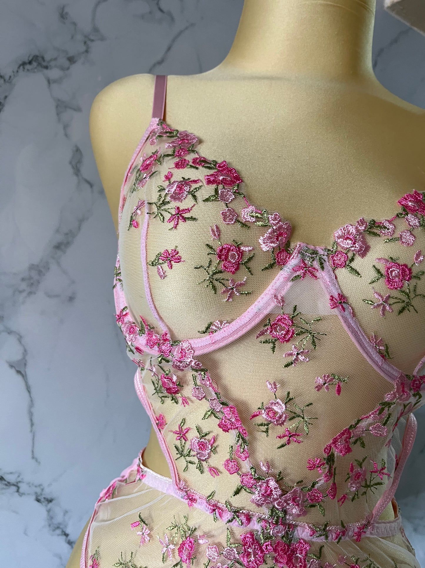 Body con bordado floral
