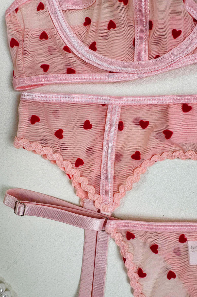 Coordinado con estampado de corazones