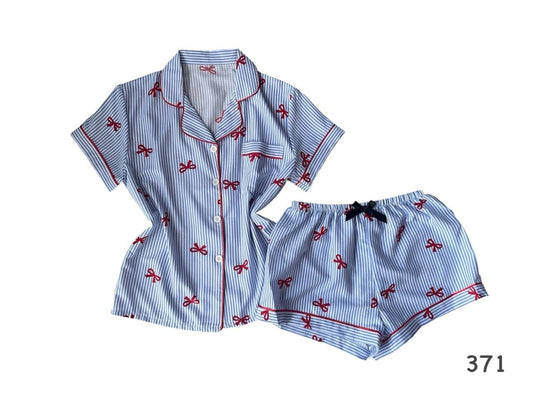 Pijama a rayas con moños