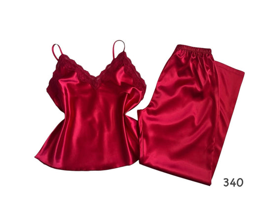 Pijama con escote en V y encaje