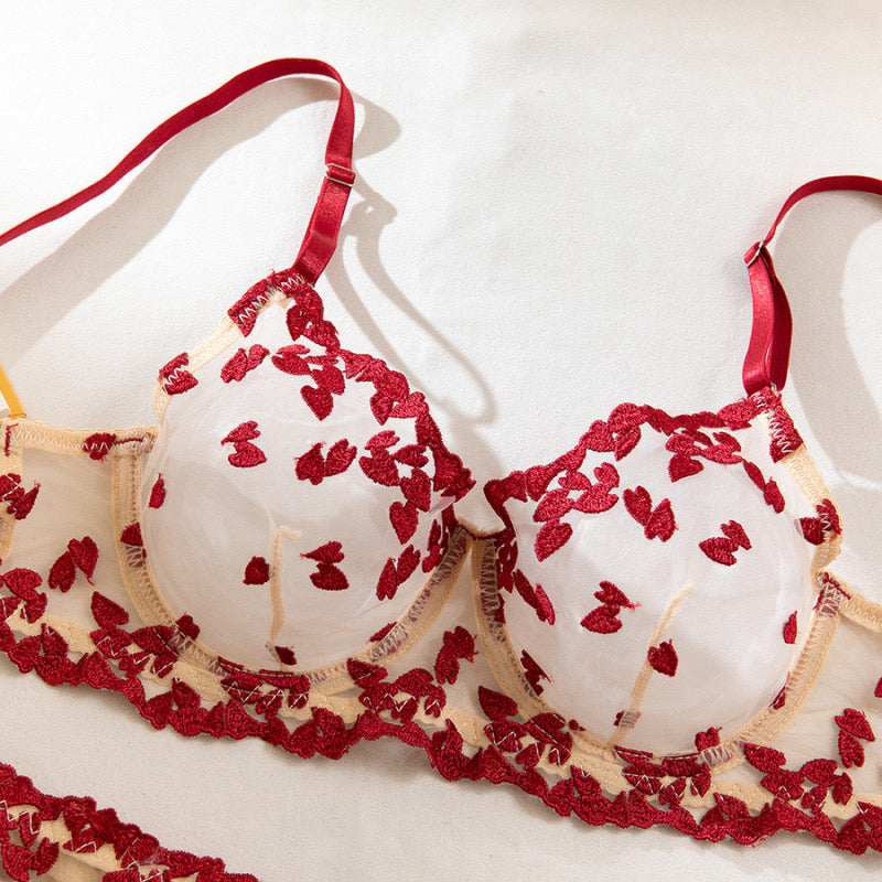 Coordinado con bordado de corazones