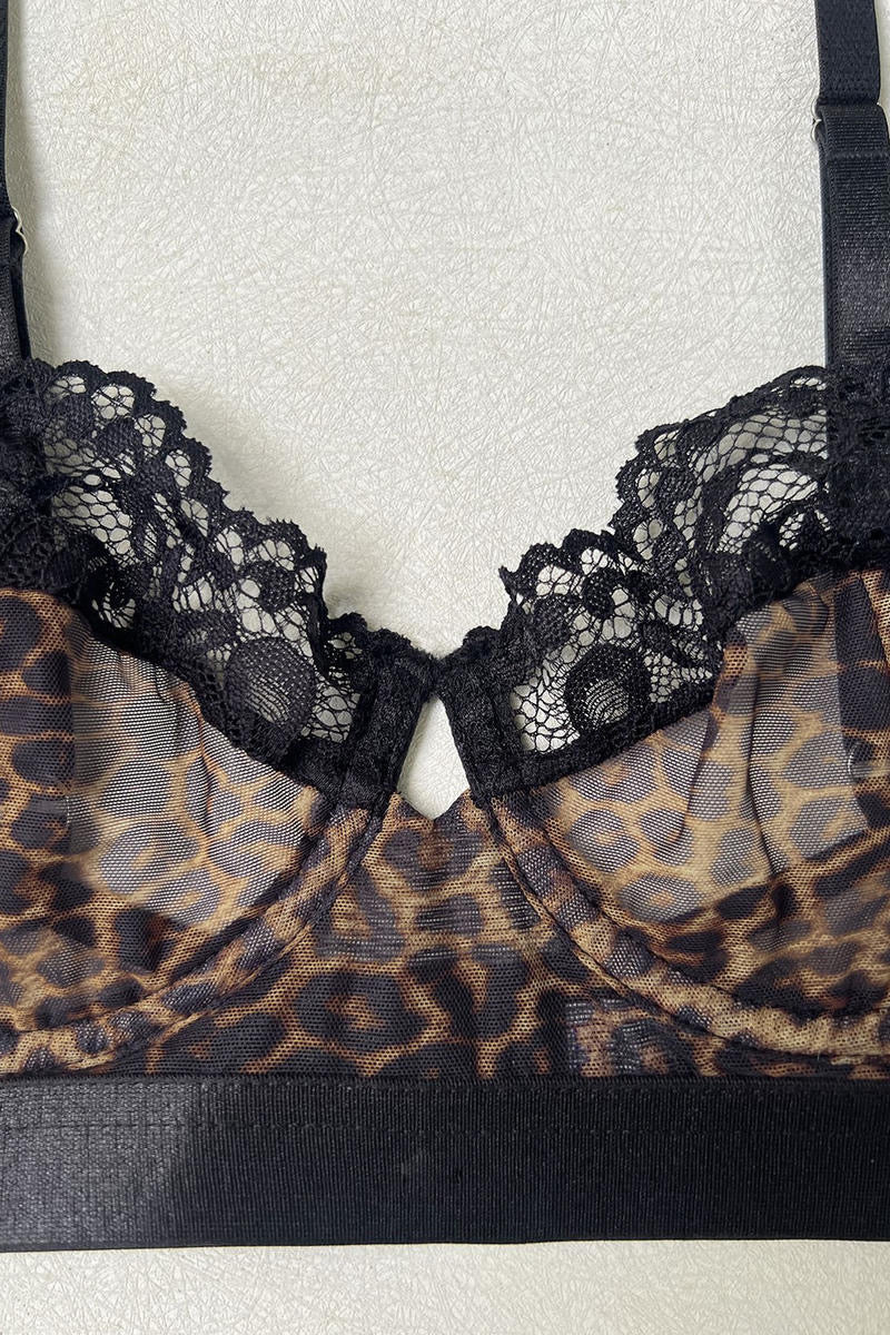 Coordinado animal print con encaje