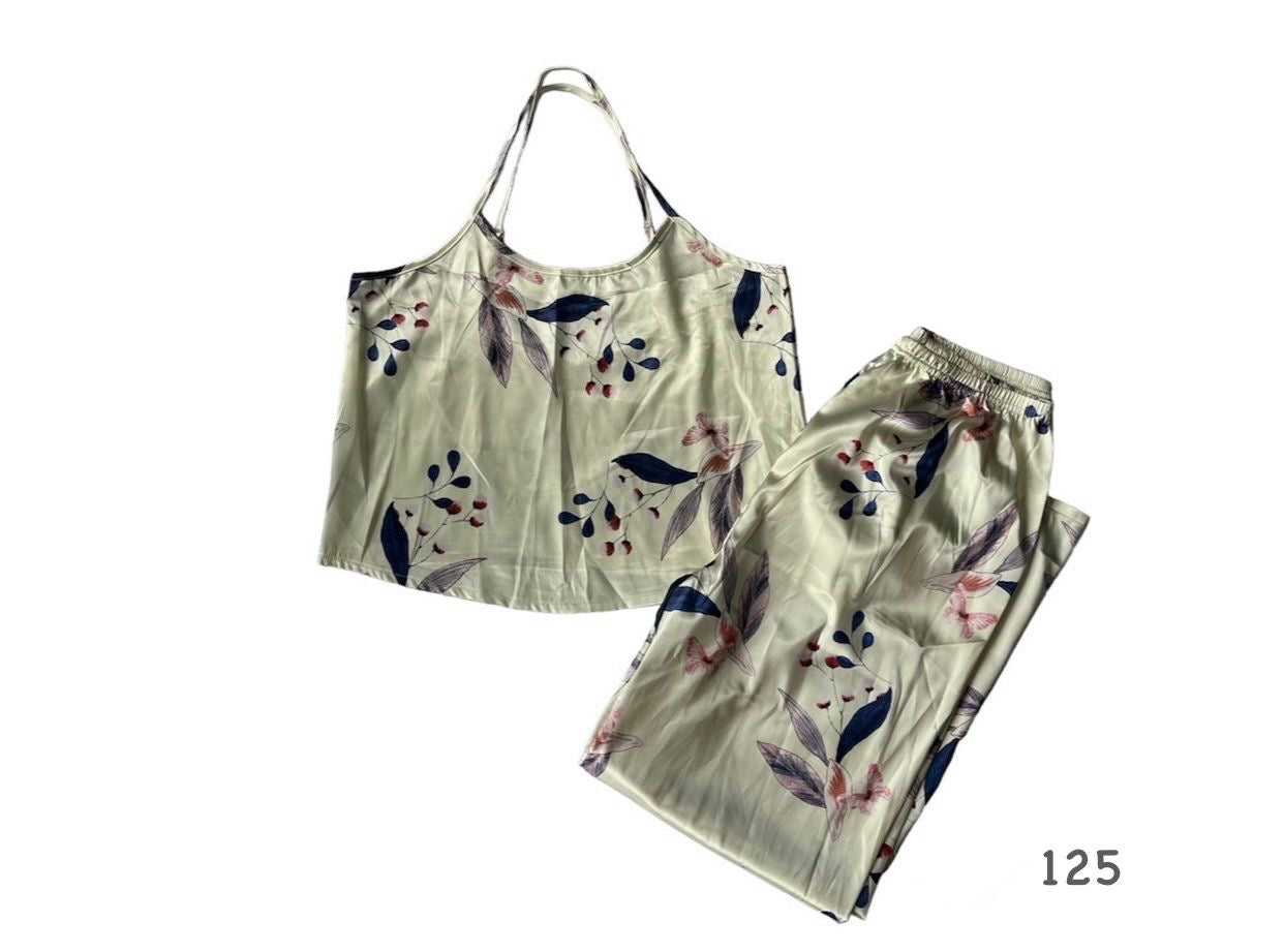 Pijama con estampado de hojas