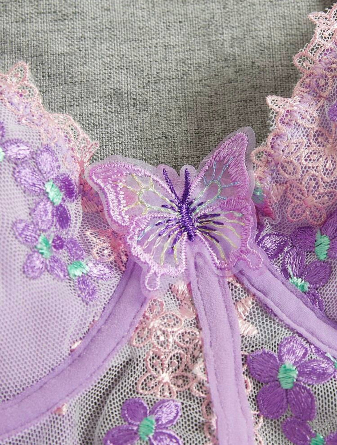 Coordinado peto largo con liguero, mariposas, flores y abertura