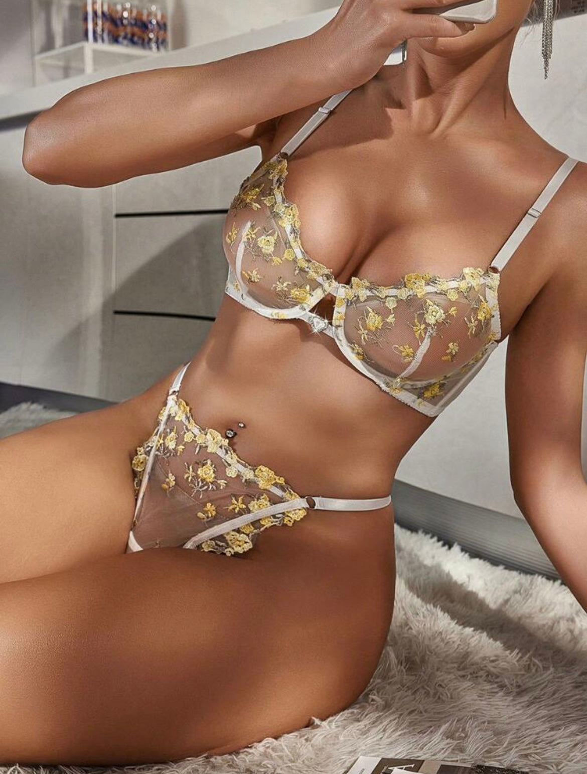 Coordinado con corazón de brillitos en el centro del bra