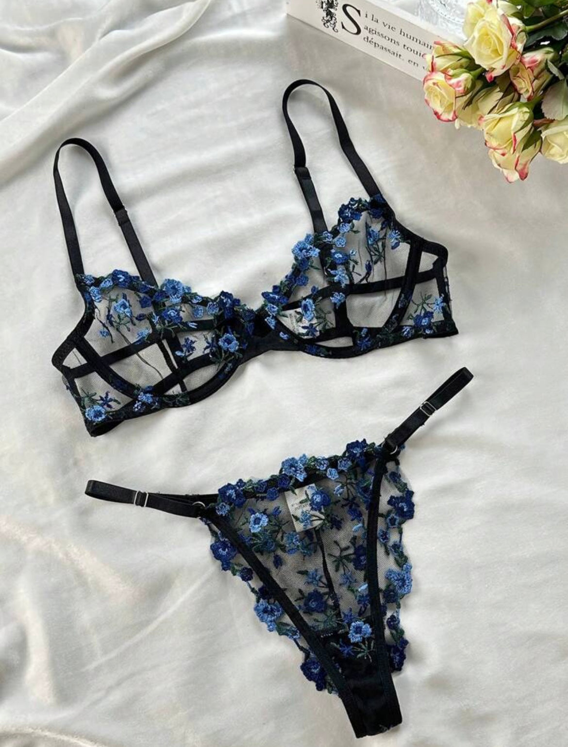 Coordinado con bordado floral