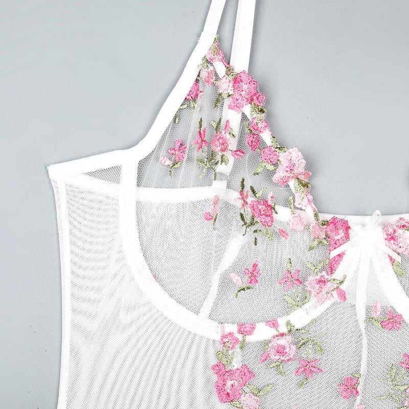 Body con bordado de flores y hojas