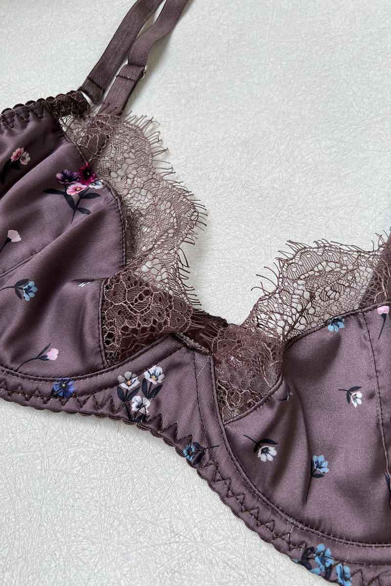 Coordinado de satín con encaje y estampado floral