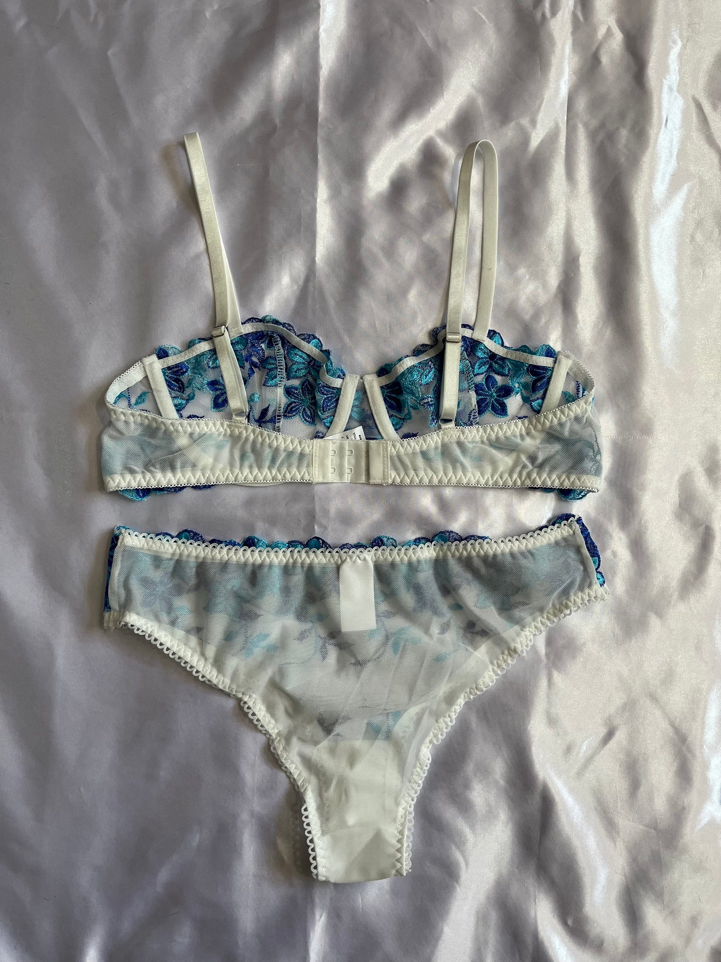 Coordinado bordado floral