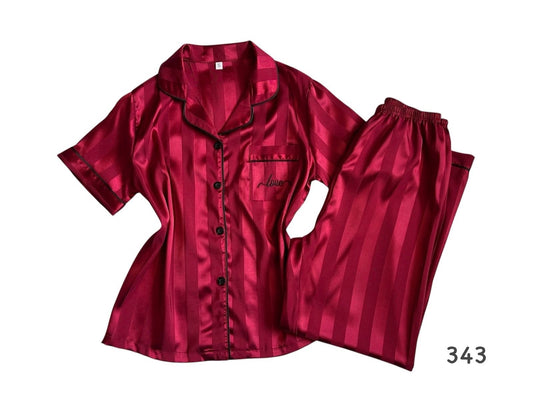 Pijama a rayas con bordado "love"