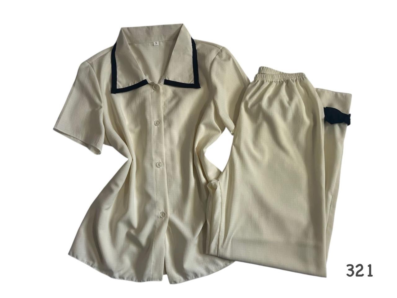 Pijama con pijama con línea decorativa en pantalón y cuello