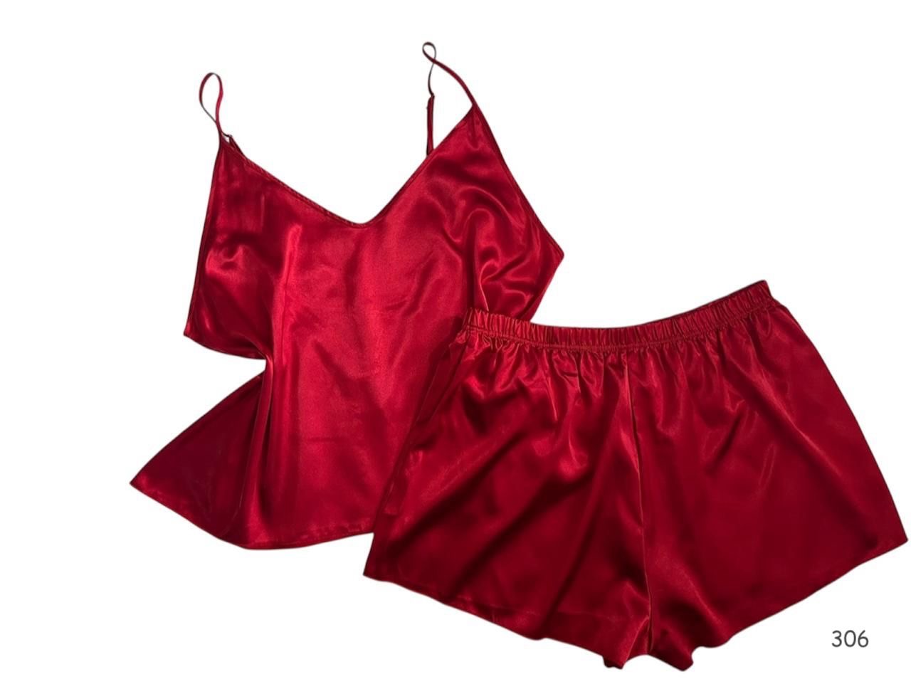 Pijama con escote de encaje