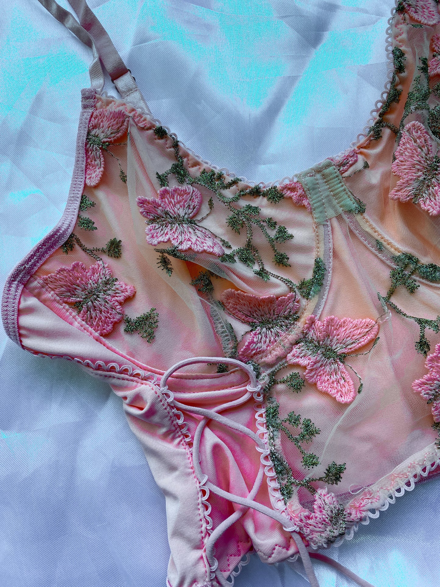 Bustier con bordado de mariposas