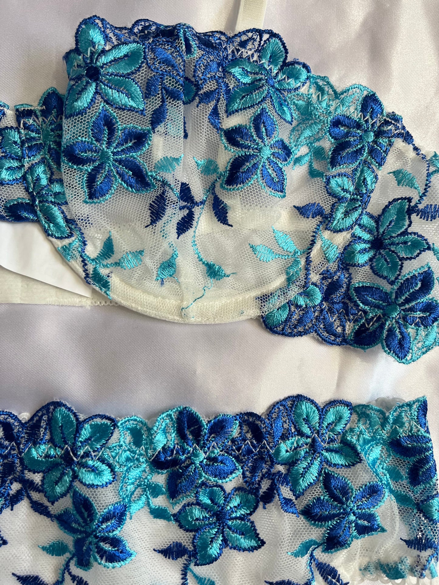 Coordinado bordado floral