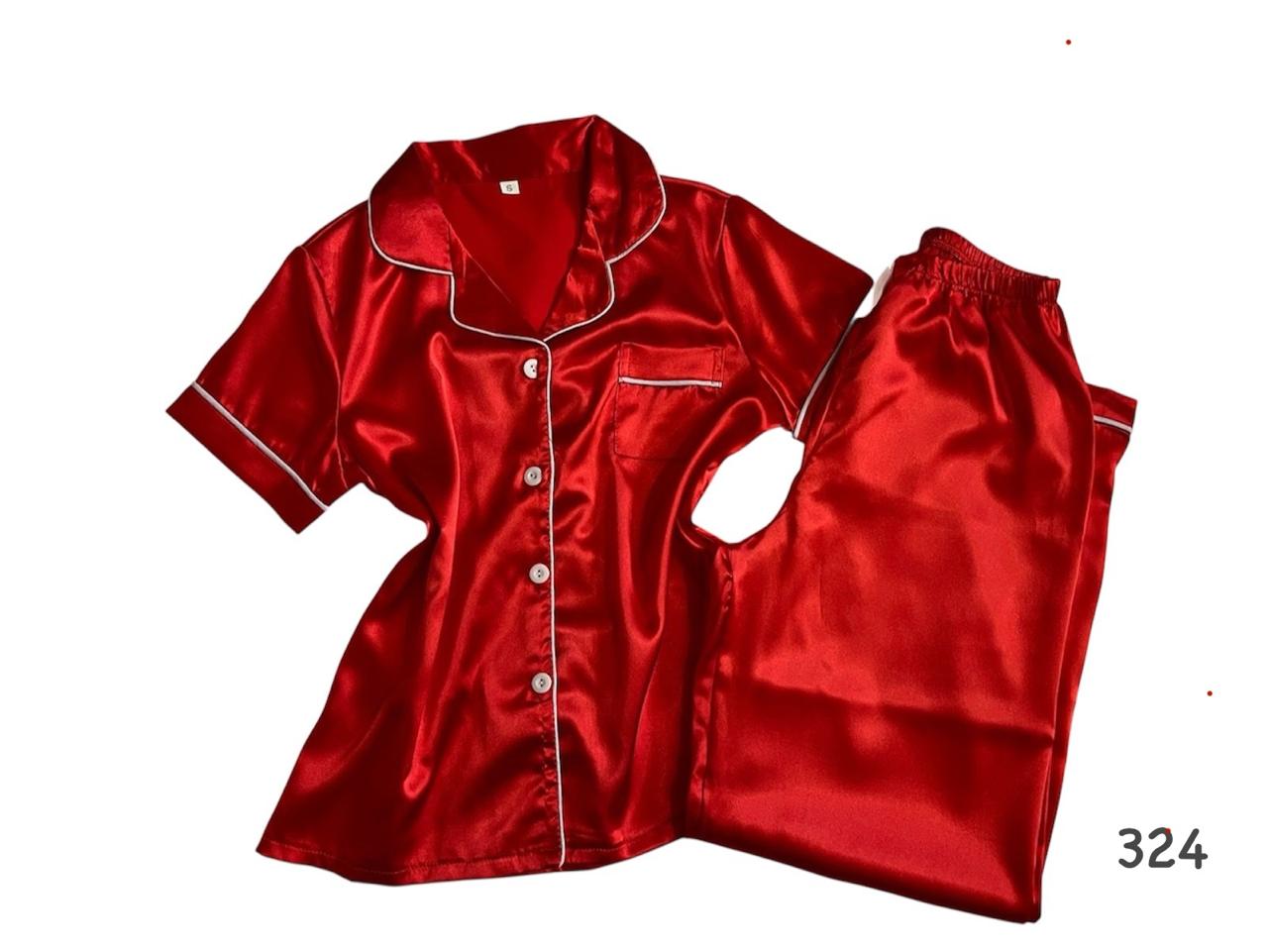 Pijama con línea decorativa y moño