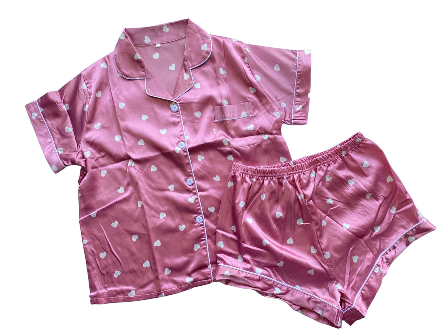 Pijama con estampado de corazones blancos
