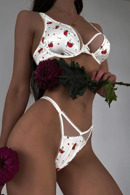 Coordinado de satín con estampado de rosas rojas