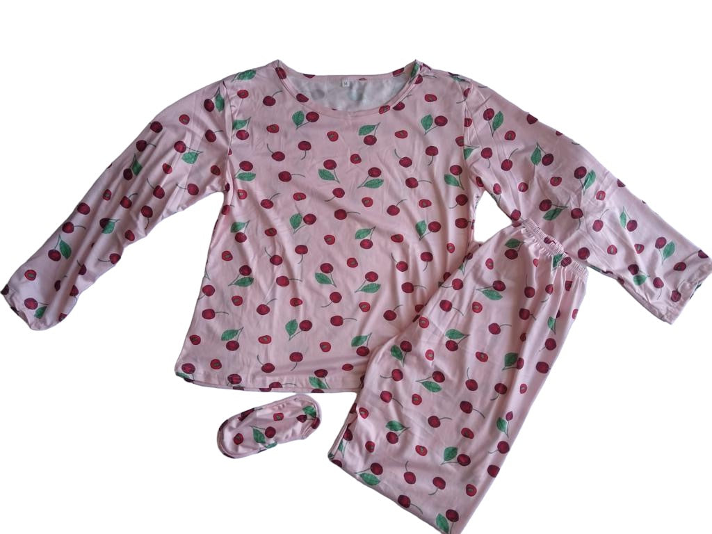 Pijama con estampado de cerezas