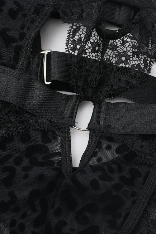 Body con abertura en el abdomen y detalles animal print en terciopelo