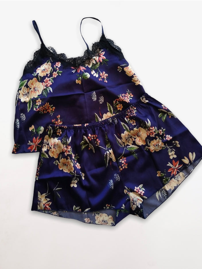 Pijama con estampado de flores y encaje
