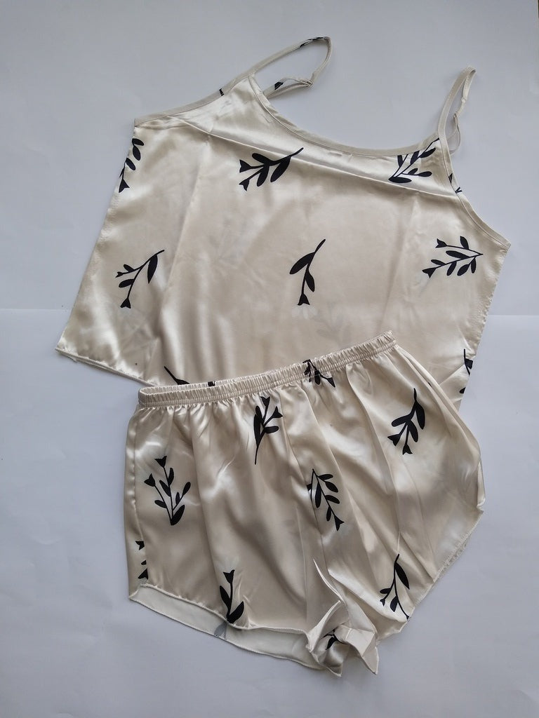 Pijama con estampado de hojas