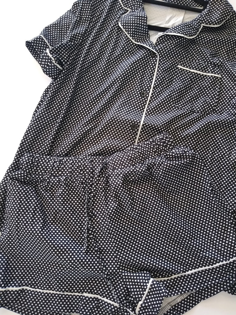 Pijama con puntos
