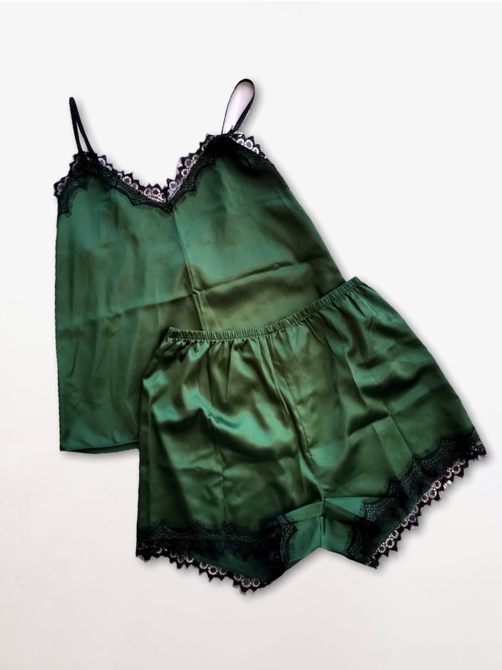 Pijama con encaje
