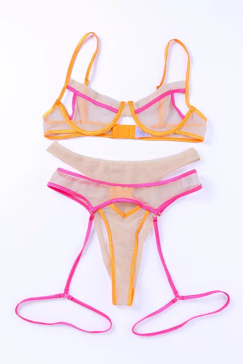 Coordinado con liguero y dos panties