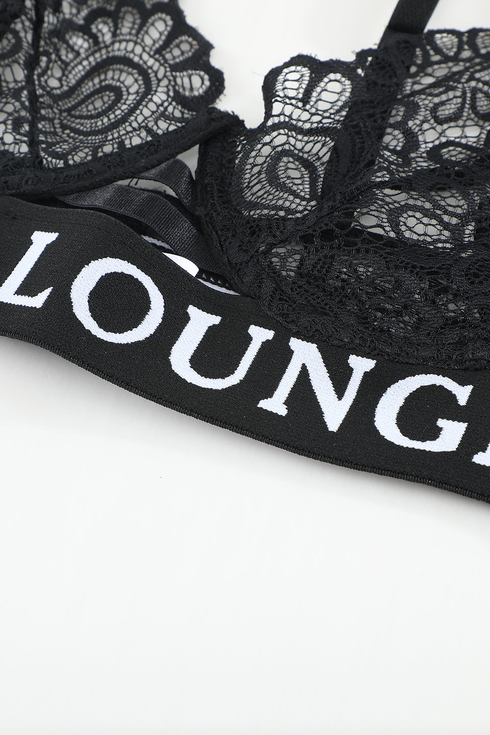 Coordinado de encaje con varilla Lounge