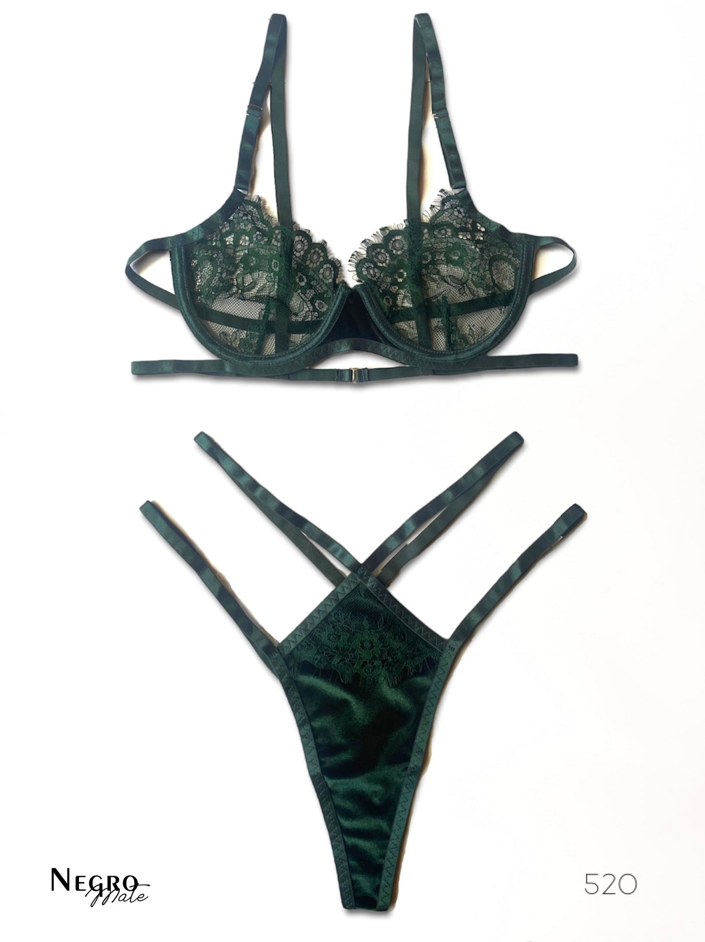 Coordinado de encaje con varilla y detalle de terciopelo