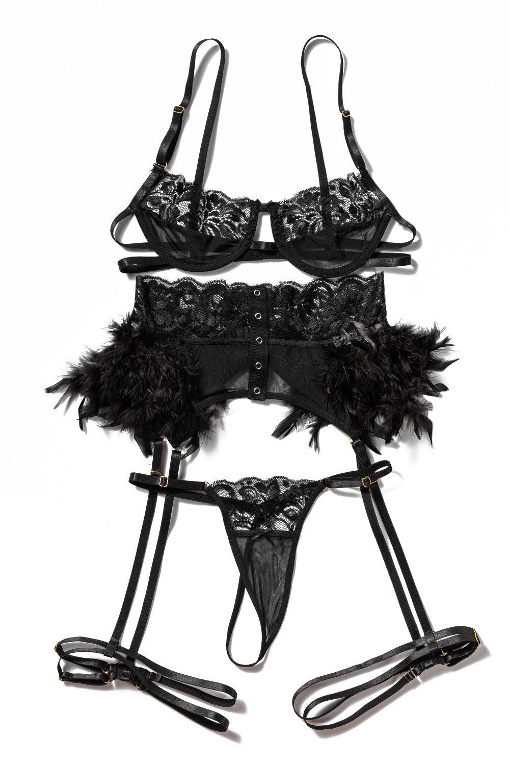 Coordinado con liguero y plumas
