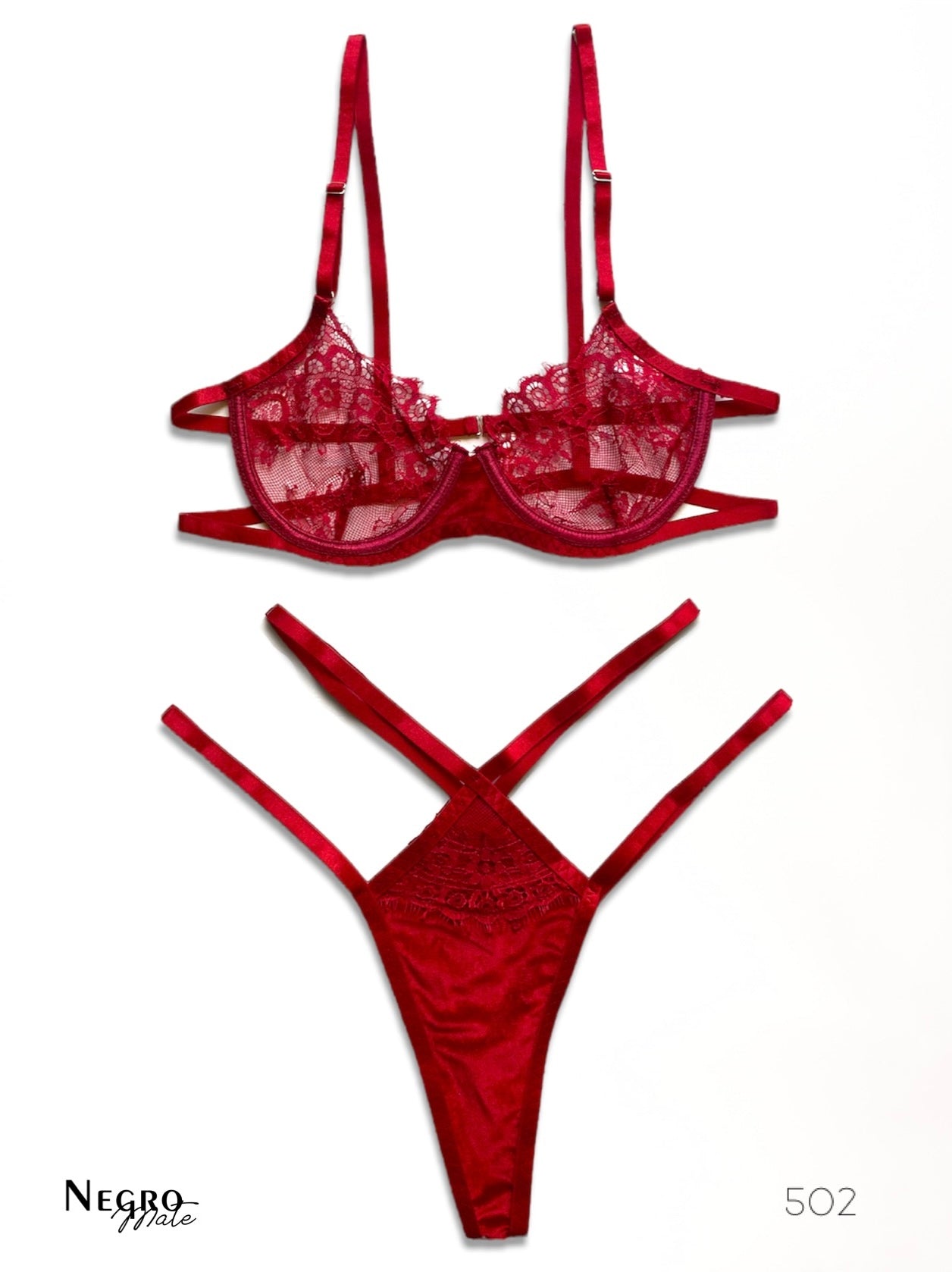 Coordinado de encaje con varilla y detalle de terciopelo